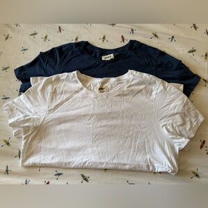 Set of 2 women’s Pact Classic Navy and White crew Tees in large EUC!